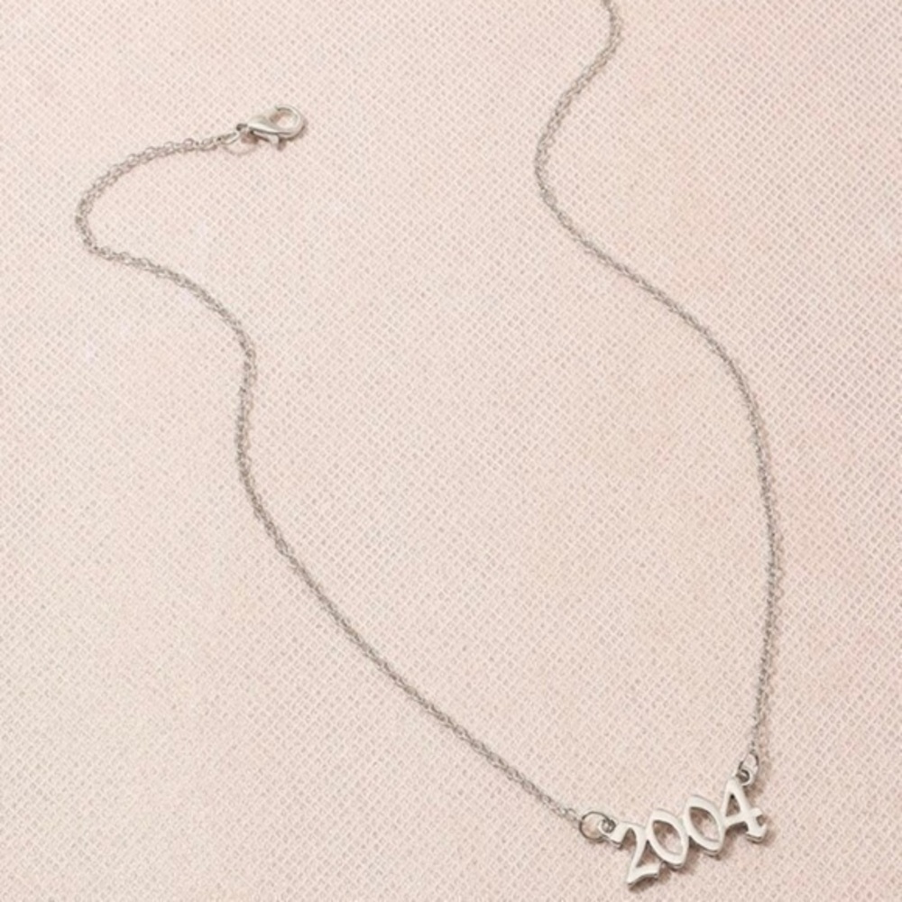 3/$30 🤍 Established “2004” Necklace